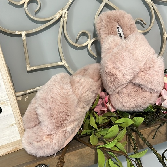 Steve Madden Slipper Pink Fluffy Comfy Slides House Shoe Women 7 8 Plush Slip On - Picture 9 of 12